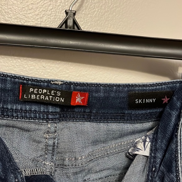 Distressed jeans - Picture 6 of 7